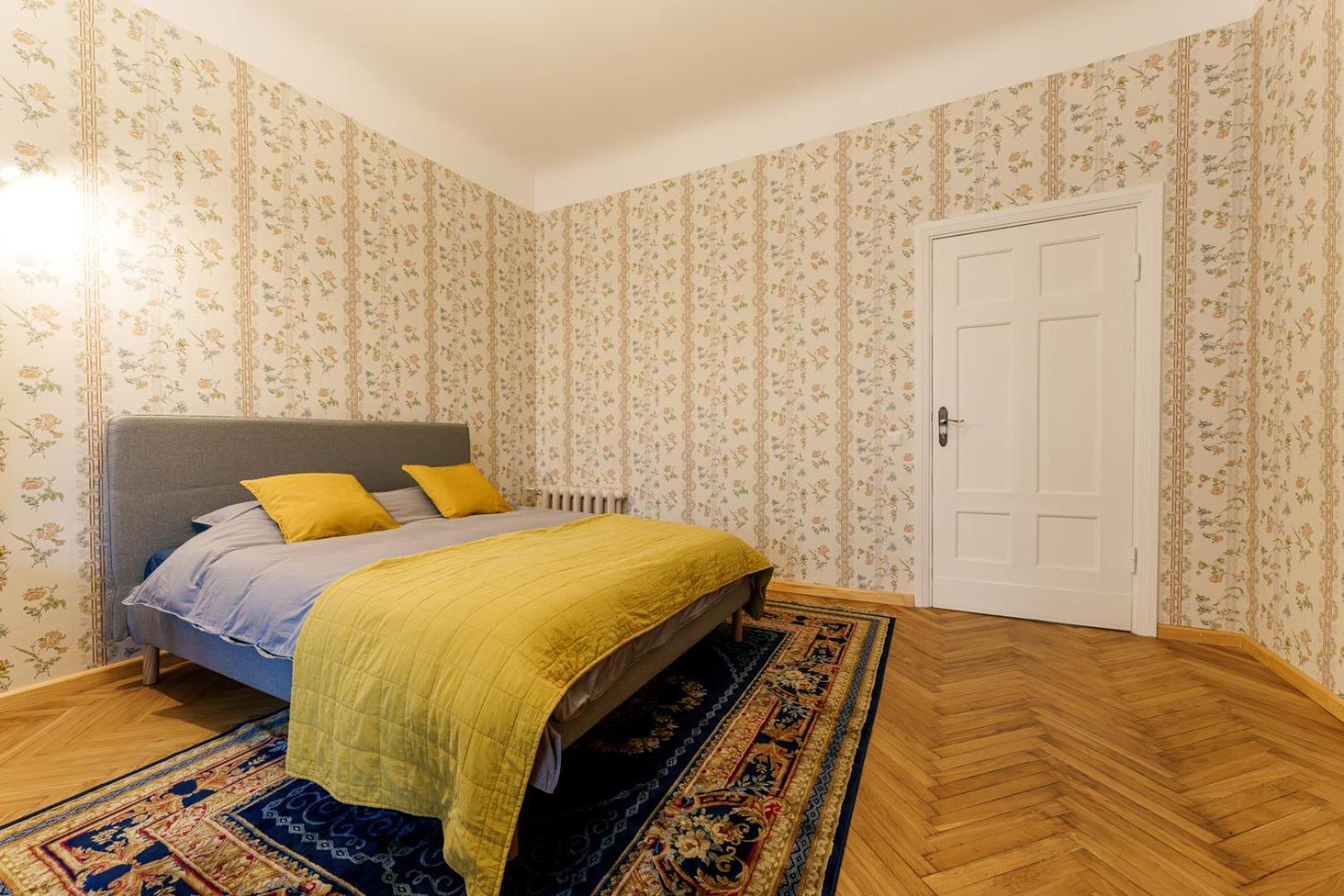 La Belle Etage Butas *